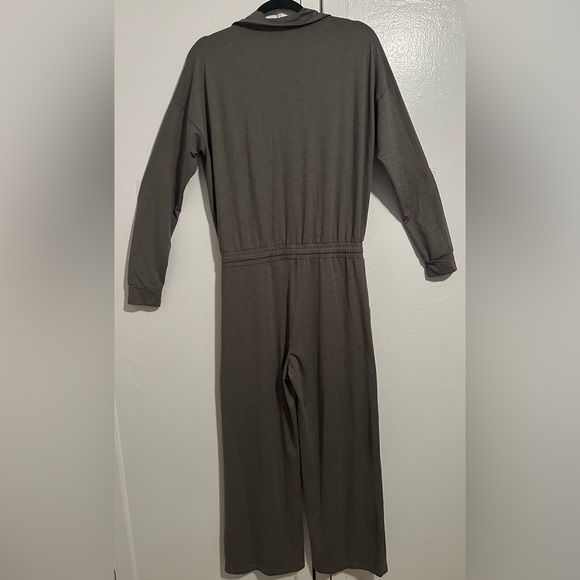 Vuori Gray Jumpsuit - Picture 5 of 6